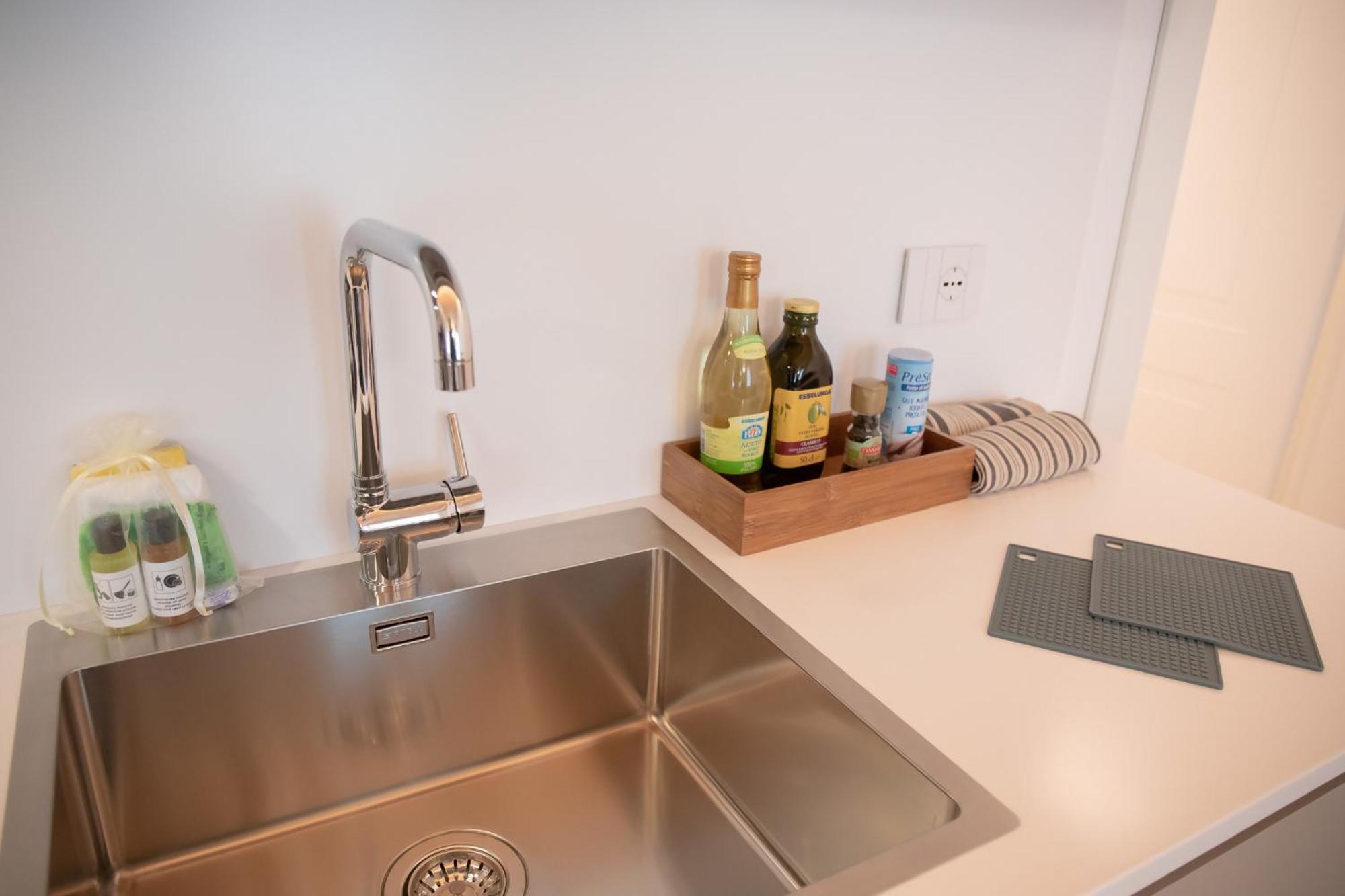 Romantic White Apartment - 5 Minutes From The Lake 科莫 外观 照片