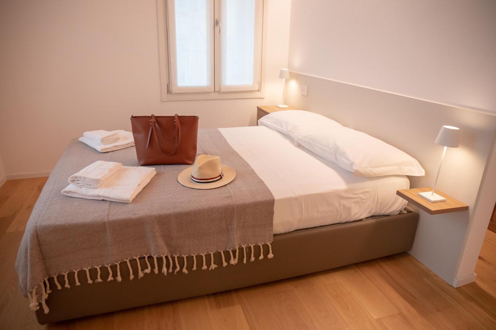 Romantic White Apartment - 5 Minutes From The Lake 科莫 外观 照片